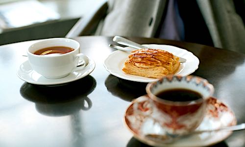 tea and coffee longevity cups on table